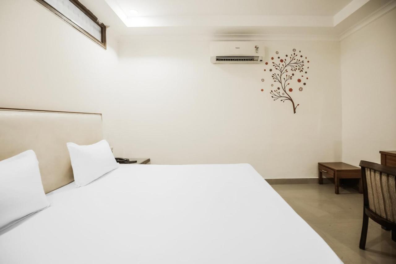 Collection O Sapphire Hotel Chandigarh Luaran gambar